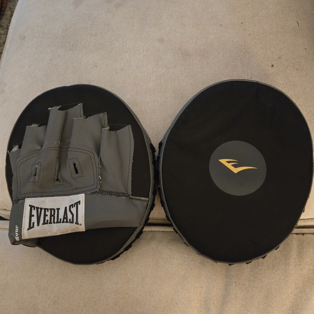 EVERLAST BOXING PUNCH MITTS-STRIKE PADS-BOXING MMA TRAINING-EXCELLENT USED COND!